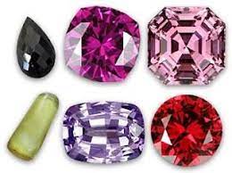 alt=Espinélio Sintético suas cores e beleza que imitam os Diamantes
