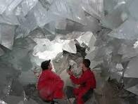 alt: Cavernas dos cristais gigantes do México